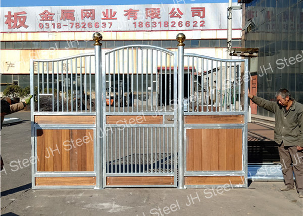 Buy Swivel Feeder Horse Stall Hot Dipped Galvanized Temporary Double Door at wholesale prices