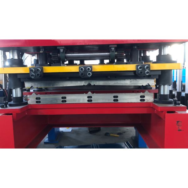 Shearing part of the step tile machine