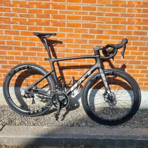 China 700C Fully Hidden Cable Road Bikes Full Carbon Fiber on sale
