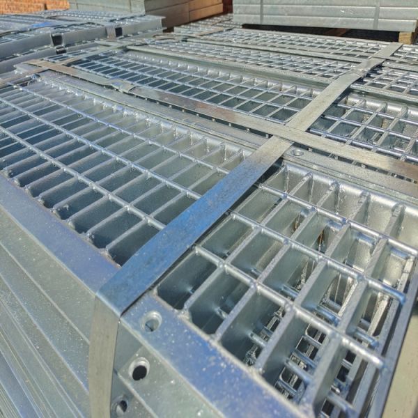 Industrial Grade Steel Grating Panels Interlocking Design For Drainage