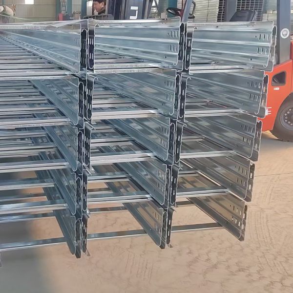 Indoor Outdoor Ladder Type Cable Tray With High Corrosion Resistance 50mm-200mm Height