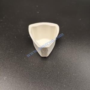 The environmentally friendly pulp - molded protective cover for triangular plugs