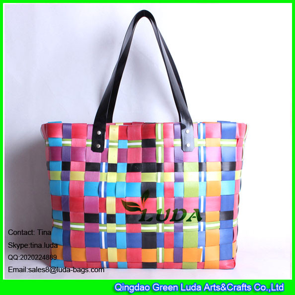 Buy LUDA fashion plastic straw bags colorful large straw beach bags at wholesale prices