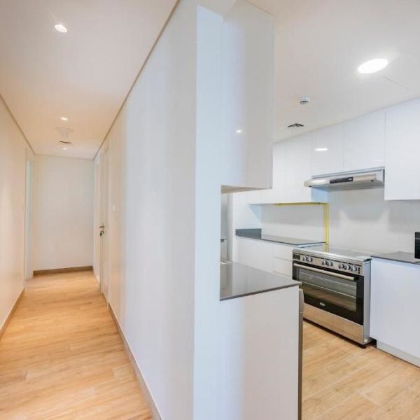 Modern Melamine Finish Mini Kitchen Cupboard Island White Kitchen Cabinet For Hotel