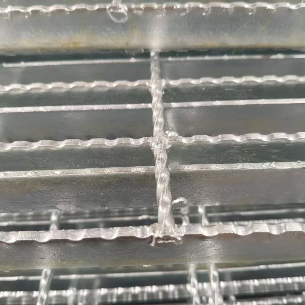 UV-Resistant Steel Gratings: Fade-Proof and Long-Lasting Colors