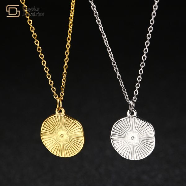 18k Gold Plated Titanium Steel Jewelry Irregular Queen Elizabeth Coin Pendant