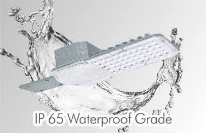 IP65 Commercial Solar LED Street Lights 4KV Road Street Lighting Lamp