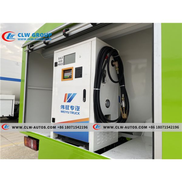 LPG Gas Tank HOWO 8tons 4*2 Propane Bobtail Truck Petrol Tanker Truck