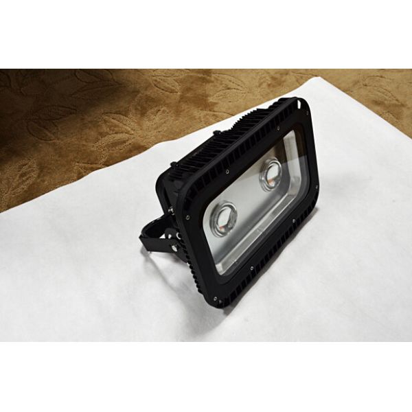 Buy Epiatar LED chip COB 100W led flood light waterproof IP65 at wholesale prices