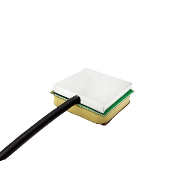 DC3.3-5.0V Supply Voltage R.H.C.P Polarization Mobile GNSS Anti-Jamming GPS Antenna