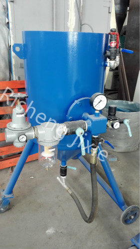 Buy Pressure Industrial Sand Blasting Machine For Metal Finishing / Polishing at wholesale prices