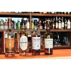 SGS ISO9001 Semi Automatic Wine Bottle Filling And Capping Machine