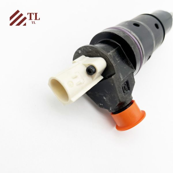 22282199 7485030847 7485150350 Fuel Injector For Volvo Construction Machinery Parts