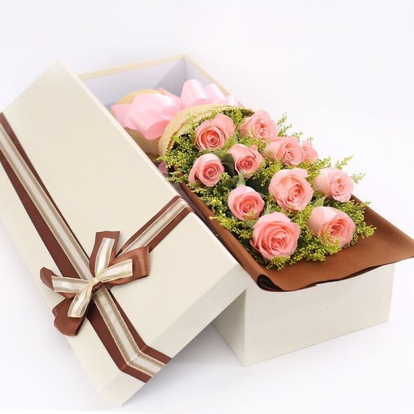 Buy Recyclable Matte Velvet Mother's Day Graduation Shape Paper Flower Box with Roses at wholesale prices