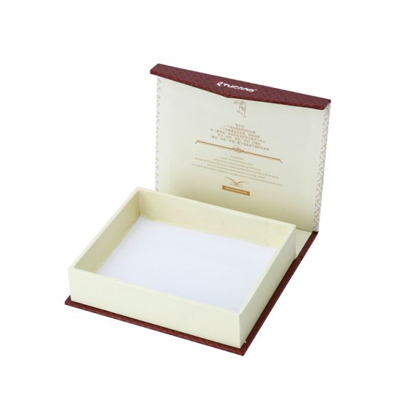 Foldable Cardboard Holiday Gift Box Packaging Reusable With Magnetic Closure