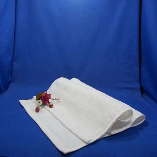 Buy Plain Dyed 30x70cm Soft White Towels at wholesale prices