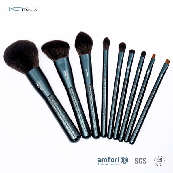 Buy 9pcs Wooden Handle Makeup Brushes at wholesale prices