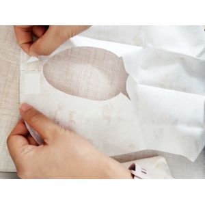 Baby Paper Aprons NonWoven Disposable Paper Bibs WaterProof