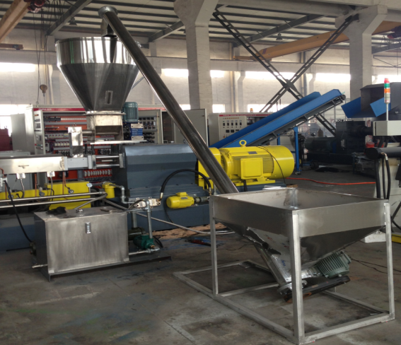 Vacuum Degassing PET Flake Industrial Plastic Granulator