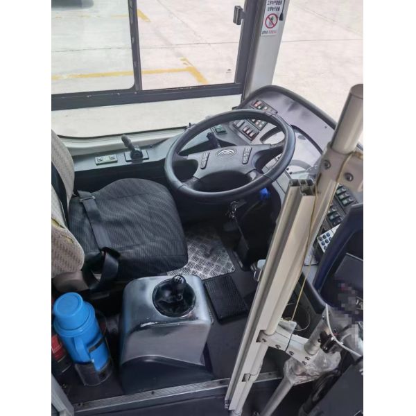 Zk6128 City Used Yutong Bus Right Hand Drive Coach Bus 60seats Diesel Engine Sightseeing