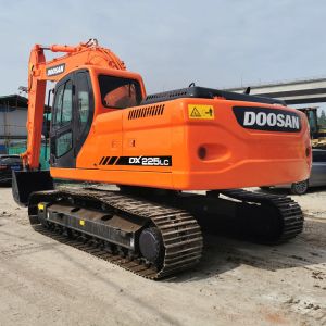 Made in Korea original used doosan dx225 excavator 22 ton in Shanghai