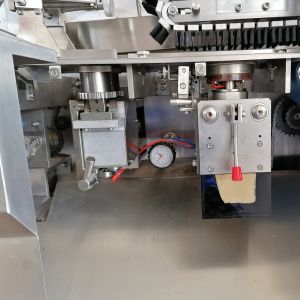 Three Servo Bakery 120pcs/Min 25mm Automated Packaging Machine