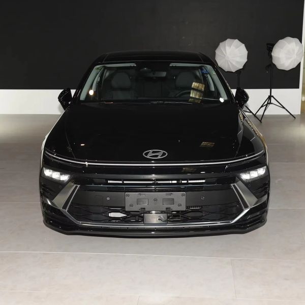 Hyundai Sonata 11 1.5T Glx 8At Sedan 5-Seat Pure Gasoline Compact Car with Touch