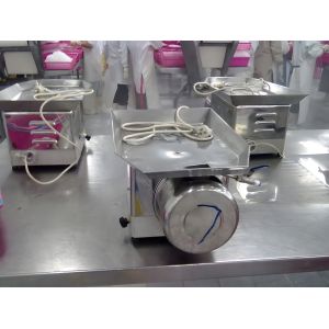 High Precision Aquatic Shrimp Processing Machine Sushi Shrimp Cutting Machine
