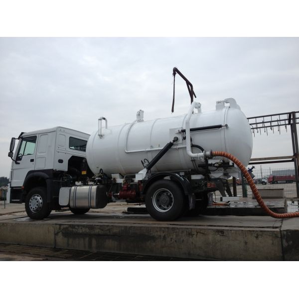Buy Self Dumping Sanitation Garbage Truck Sinotruk Howo 4x2 336hp 6M3 With Front Lifting For City Cleaning at wholesale prices