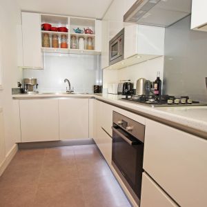 China Modern Lacquer Home High Gloss Kitchen Cabinet With Smooth Surface on sale