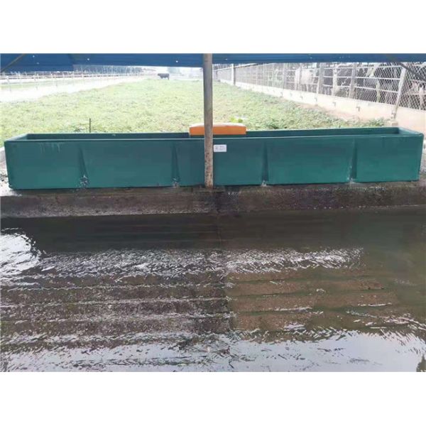 Cow Frost Proof Thermal 98KG Cattle Water Drinkers 560mm Heated Water Trough