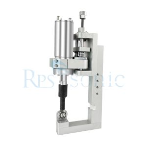 Ultrasonic edge cutting and sealing machine installed on circular loom