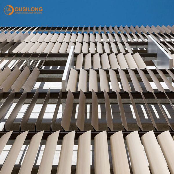 Buy Metallaire Aluminum Suspended Metal Ceiling Curling Plug in Blade Ceiling at wholesale prices