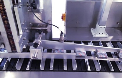 High Speed 120BPM Cartoning Machine for Blister Packs and Vial Trays Pharma Grade Precision and Flexibility