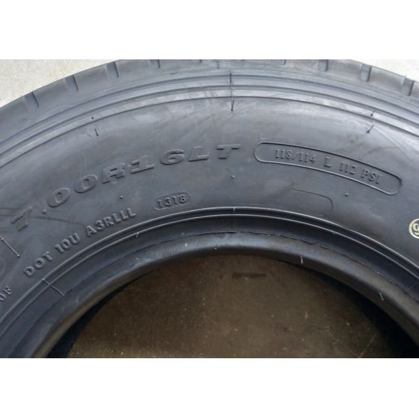 Well Handling Truck Bus Radial Tyres 7.00R16LT Four Main Zigzag Grooves Design