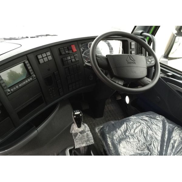 SINOTRUK HOWO Dump Truck A7 Front Lifting Hydraulic System 30 - 40 Tons RHD 6X4