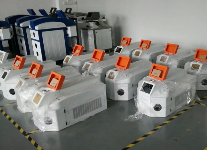 Desktop Jewelry Laser Welding Machine Laser Source 200W Power