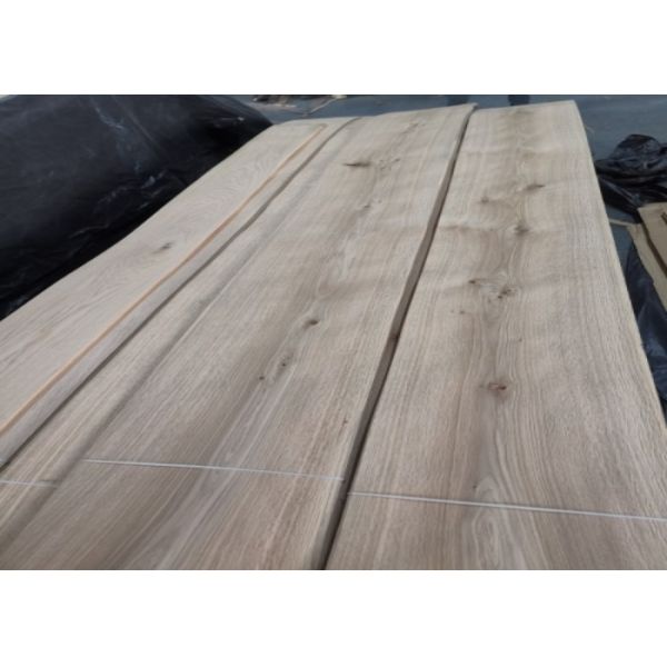 Buy Natural Sliced Knotty American White Oak Veneer Sheets For Decoration at wholesale prices