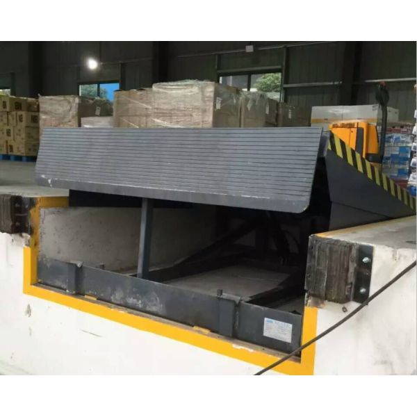 Buy Stationary Or Fixed Warehouse Dock Levelers Loading And Unloading Electric Ramp 6 Tons Capacity at wholesale prices