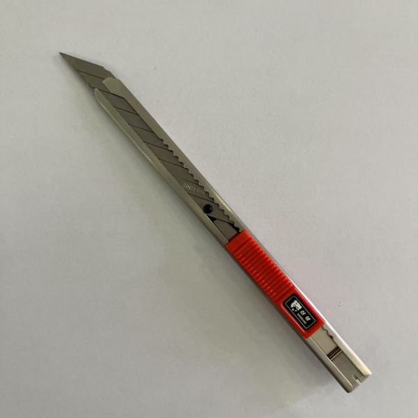 Buy Retractable Blade 9mm Utility Knives with Slide Locking Mechanism and 1 Blade Included at wholesale prices