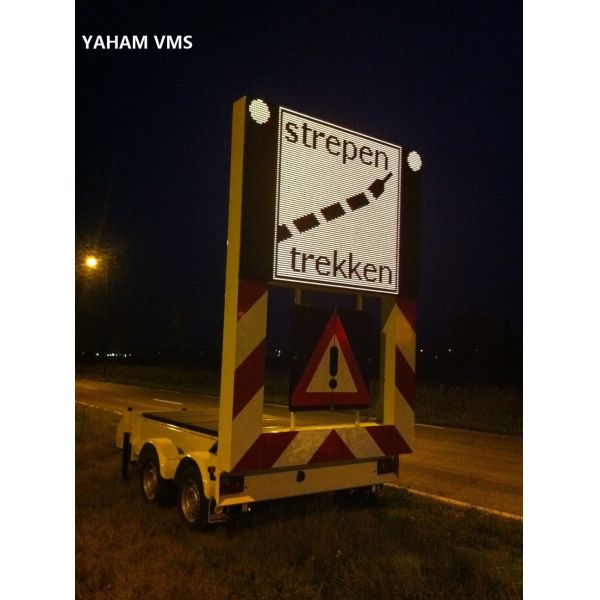 Outdoor P20 RGB Portable Traffic Signs , Electronic Led Sign Display For Mobile Advertising Trucks