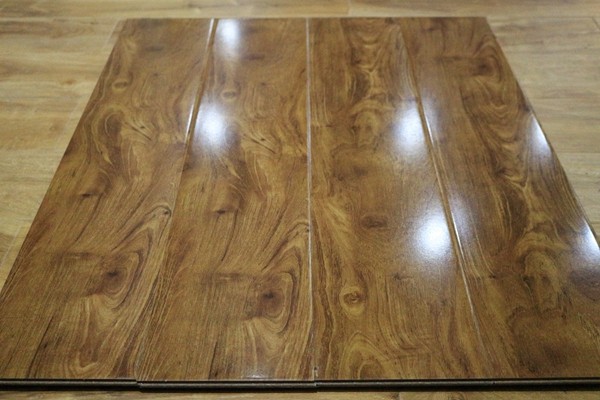 Buy high gloss HDF laminate flooring at wholesale prices