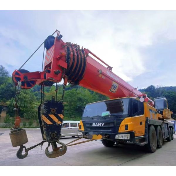 80ton Lifting Capacity Hoist Crane Truck Crane STC800E6 Top Choice for Construction Projects