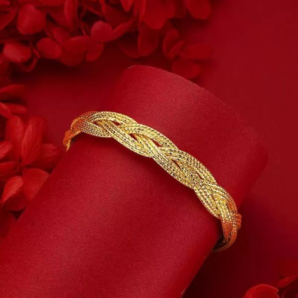 Casual 10Grams 18K Gold au750 Bracelet Timeless Piece Featuring Sleek Finish and Versatile Style for Multiple Occasions