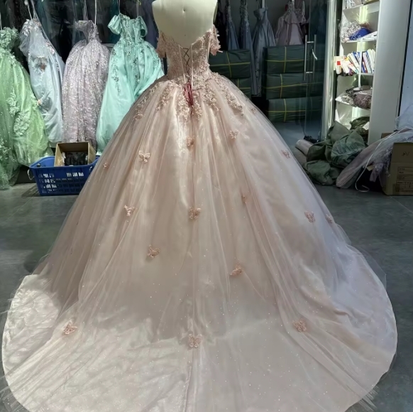 Vintage Sweetheart Neck Court Train Off-the-shoulder Appliqued Lace Red Tulle Long Girl Quinceanera Dress