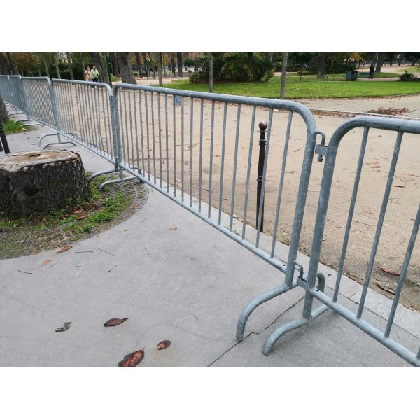 Buy Interlocking Metal Crowd Barriers 1.1m Height at wholesale prices