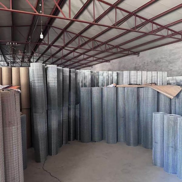 Galvanized 14 Gauge Welded Wire Rolls Balanced Flexibility & Rigidity