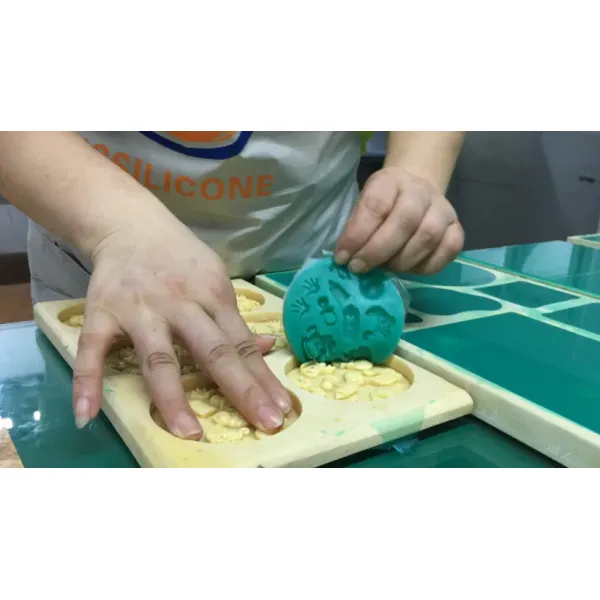 Epoxy Resin Mold Making RTV2 Platinum Silicone Liquid Rubber Tensile Strength 4.2-4.8 Mpa Linear Shrinkage ≤0.1%