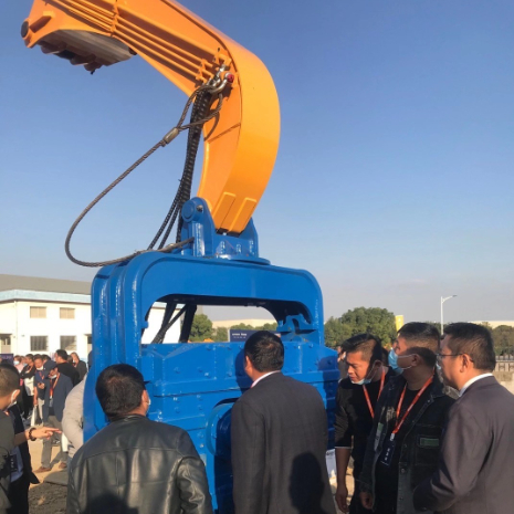 Buy Hyundai Excavator  21m Cast Steel Post  Hydraulic Pile Driver at wholesale prices