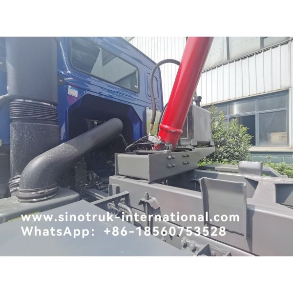 SINOTRUK HOWO LHD 12wheels 8X4 400HP Blue Dump Truck For Mining Front Lifting 50Tons